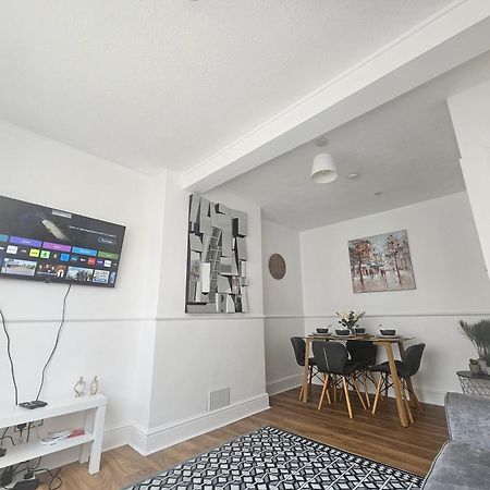 St Albans City Stays - Near Luton Airport - St Albans Abbey & City Train Station - Close To London- Harry Potter World - The Odyssey Cinema - Abbey Cathedral- Contractors I Business I Leisure- Sleeps Upto 6 People Ngoại thất bức ảnh