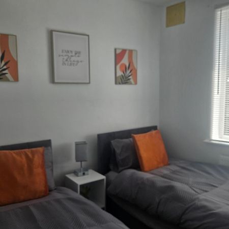 St Albans City Stays - Near Luton Airport - St Albans Abbey & City Train Station - Close To London- Harry Potter World - The Odyssey Cinema - Abbey Cathedral- Contractors I Business I Leisure- Sleeps Upto 6 People Ngoại thất bức ảnh