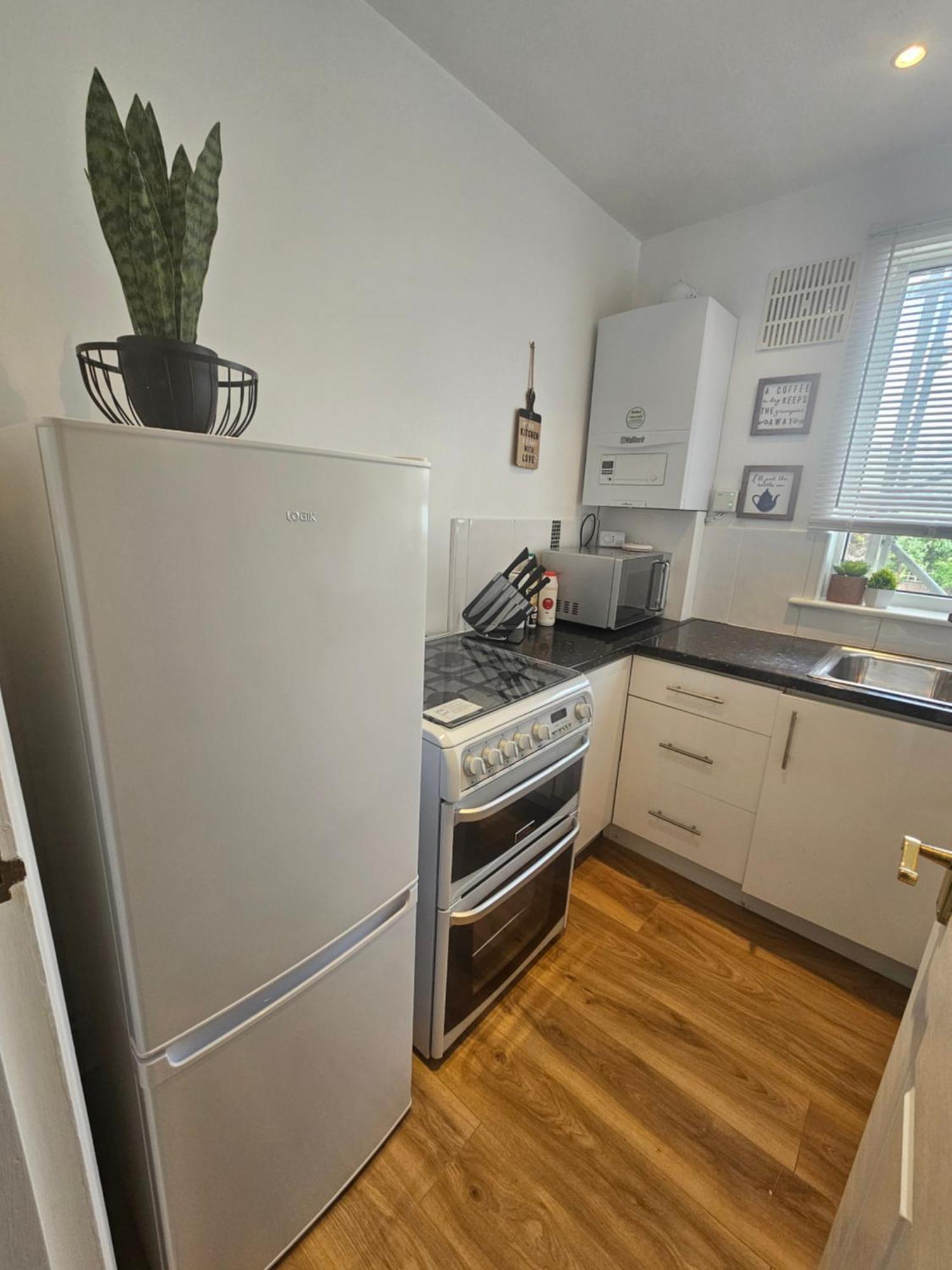 St Albans City Stays - Near Luton Airport - St Albans Abbey & City Train Station - Close To London- Harry Potter World - The Odyssey Cinema - Abbey Cathedral- Contractors I Business I Leisure- Sleeps Upto 6 People Ngoại thất bức ảnh