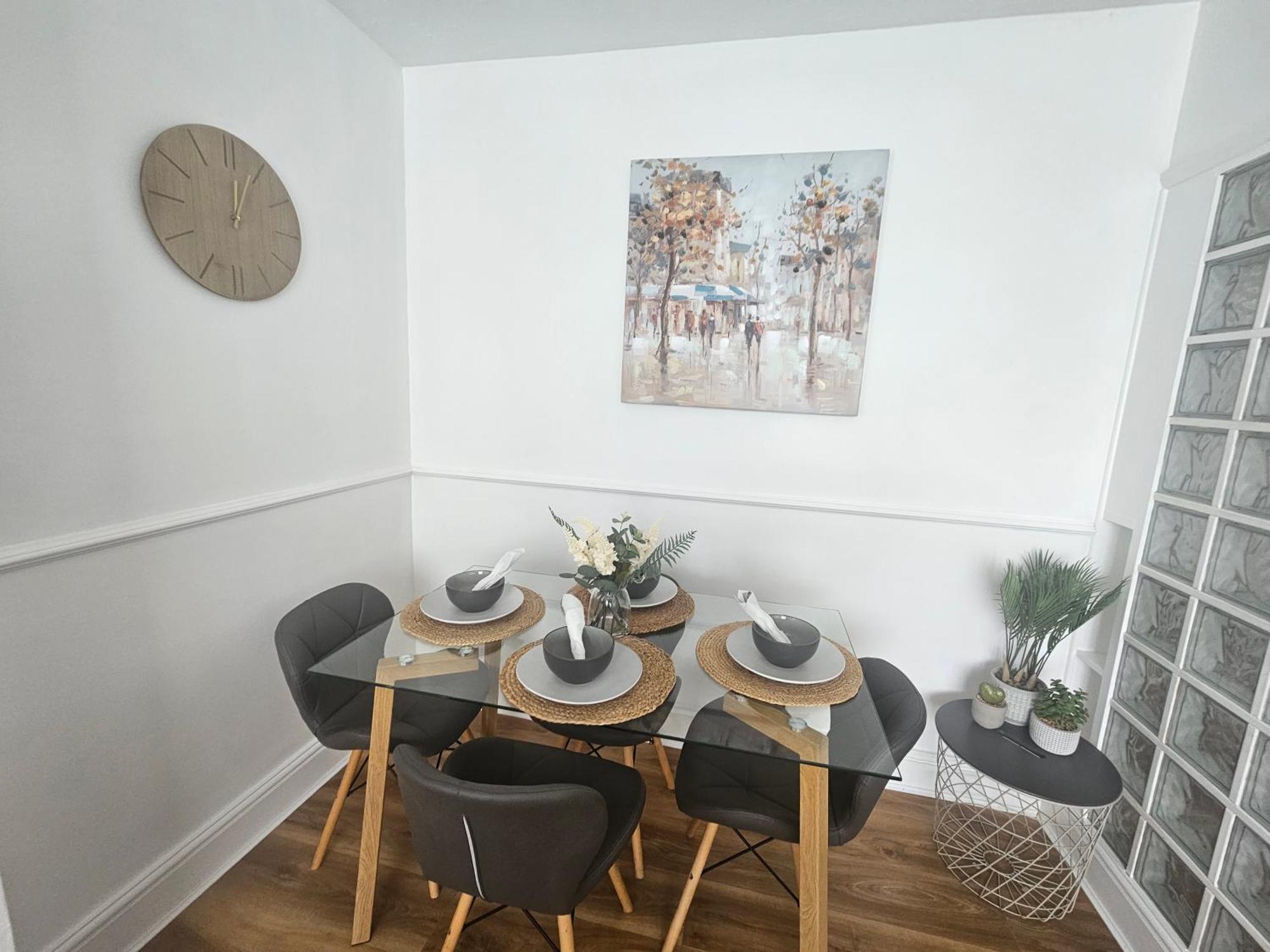St Albans City Stays - Near Luton Airport - St Albans Abbey & City Train Station - Close To London- Harry Potter World - The Odyssey Cinema - Abbey Cathedral- Contractors I Business I Leisure- Sleeps Upto 6 People Ngoại thất bức ảnh