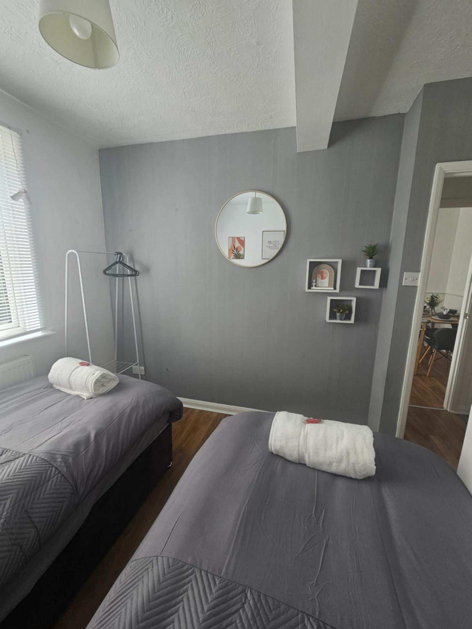 St Albans City Stays - Near Luton Airport - St Albans Abbey & City Train Station - Close To London- Harry Potter World - The Odyssey Cinema - Abbey Cathedral- Contractors I Business I Leisure- Sleeps Upto 6 People Ngoại thất bức ảnh