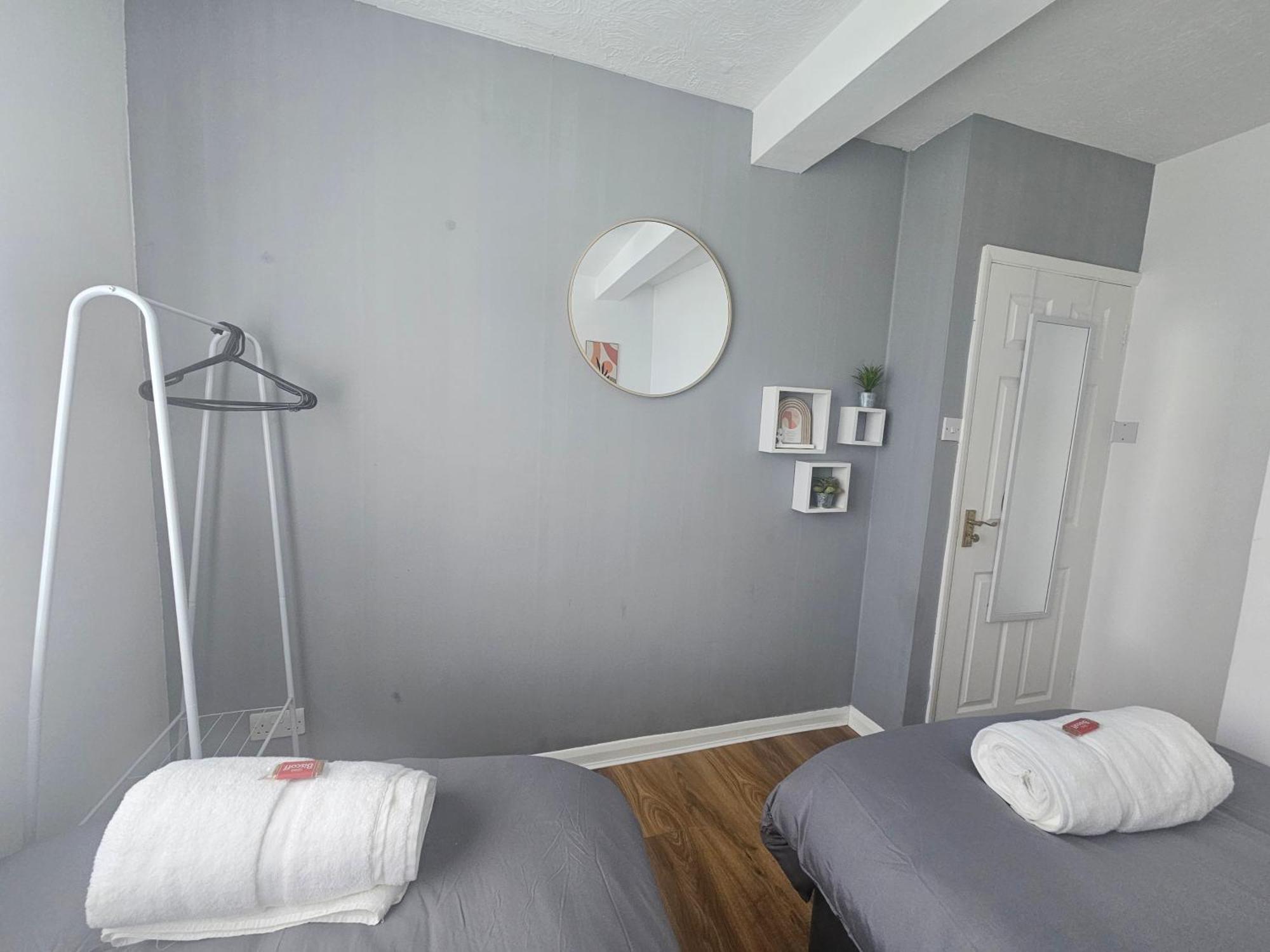 St Albans City Stays - Near Luton Airport - St Albans Abbey & City Train Station - Close To London- Harry Potter World - The Odyssey Cinema - Abbey Cathedral- Contractors I Business I Leisure- Sleeps Upto 6 People Ngoại thất bức ảnh