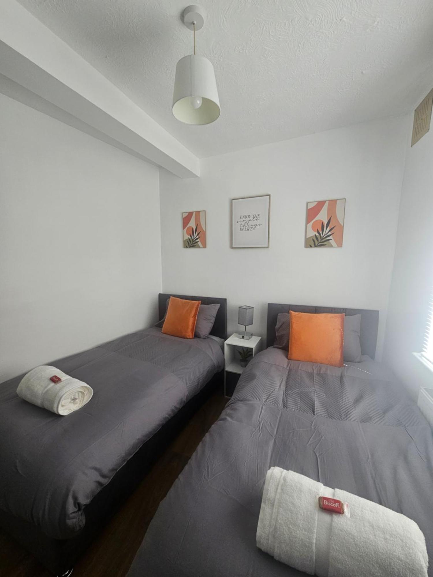 St Albans City Stays - Near Luton Airport - St Albans Abbey & City Train Station - Close To London- Harry Potter World - The Odyssey Cinema - Abbey Cathedral- Contractors I Business I Leisure- Sleeps Upto 6 People Ngoại thất bức ảnh
