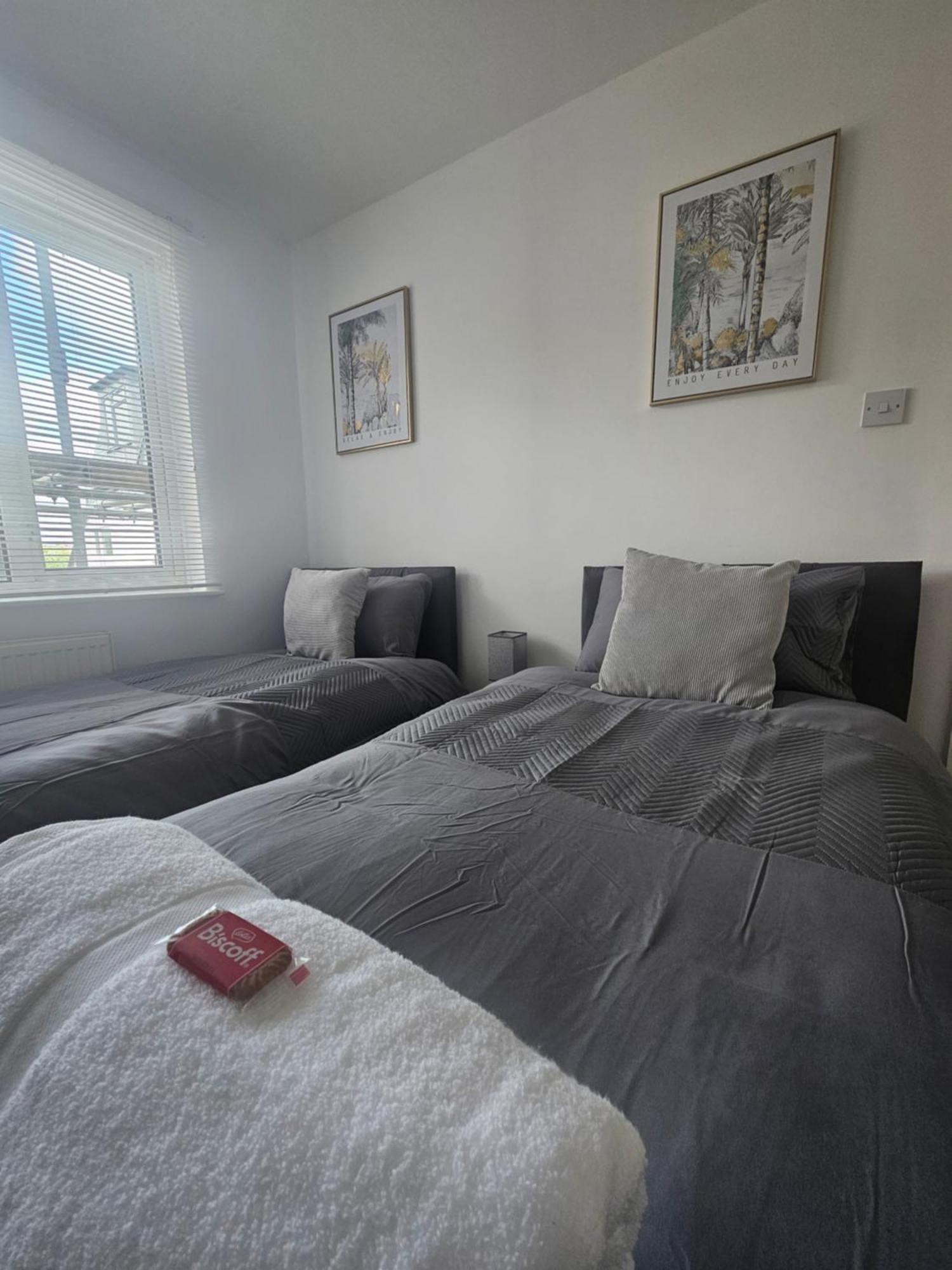 St Albans City Stays - Near Luton Airport - St Albans Abbey & City Train Station - Close To London- Harry Potter World - The Odyssey Cinema - Abbey Cathedral- Contractors I Business I Leisure- Sleeps Upto 6 People Ngoại thất bức ảnh