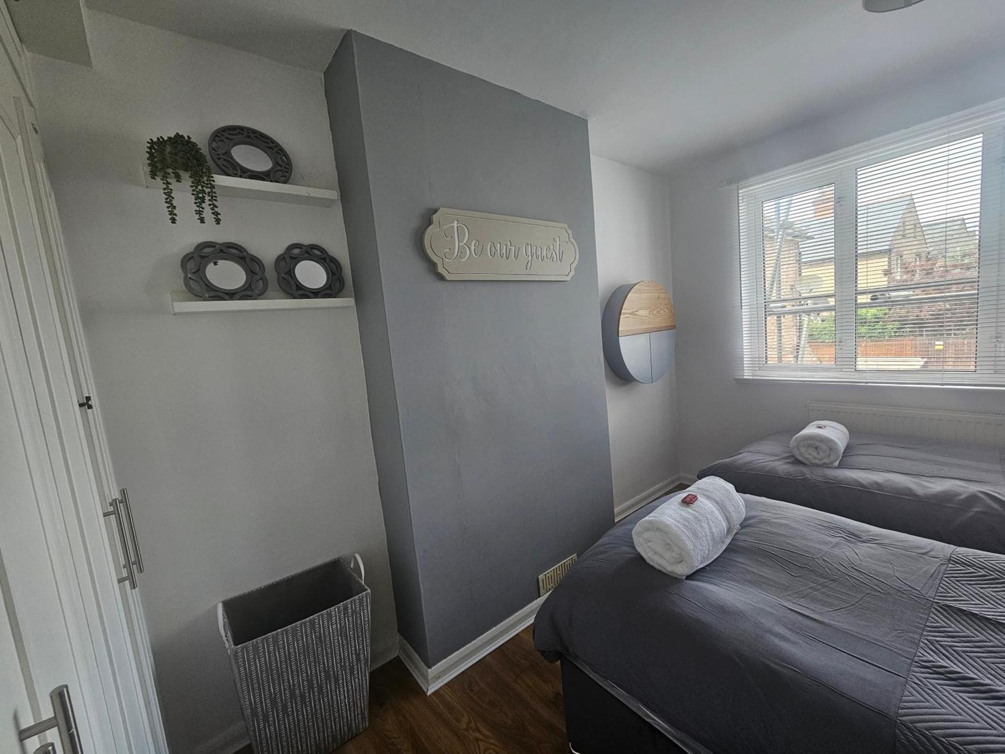 St Albans City Stays - Near Luton Airport - St Albans Abbey & City Train Station - Close To London- Harry Potter World - The Odyssey Cinema - Abbey Cathedral- Contractors I Business I Leisure- Sleeps Upto 6 People Ngoại thất bức ảnh