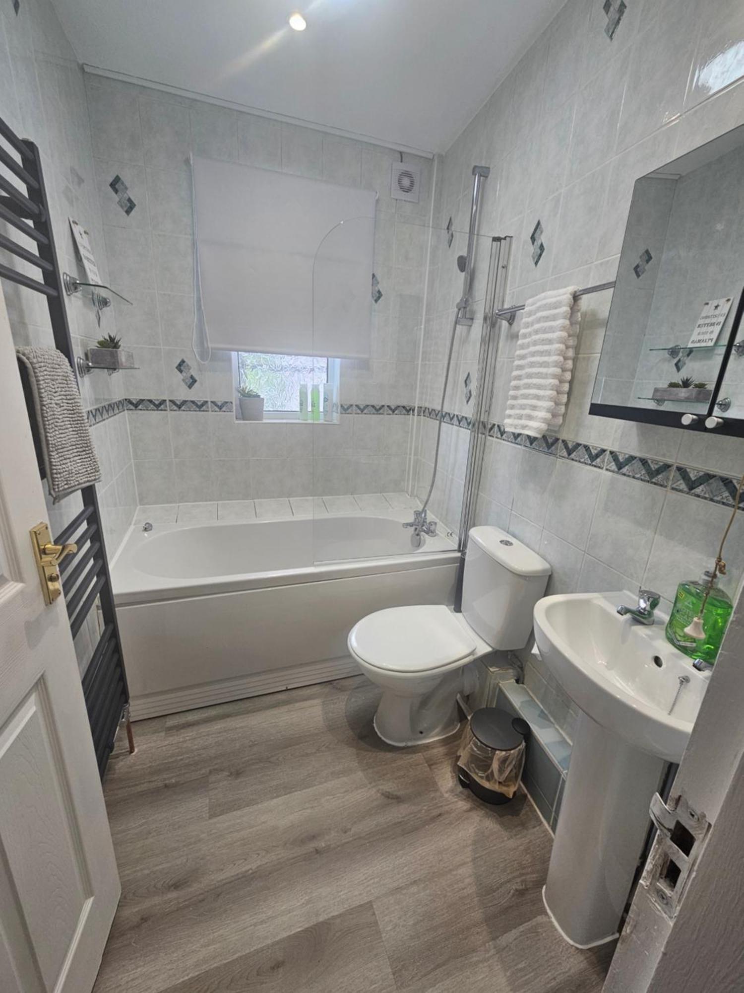 St Albans City Stays - Near Luton Airport - St Albans Abbey & City Train Station - Close To London- Harry Potter World - The Odyssey Cinema - Abbey Cathedral- Contractors I Business I Leisure- Sleeps Upto 6 People Ngoại thất bức ảnh