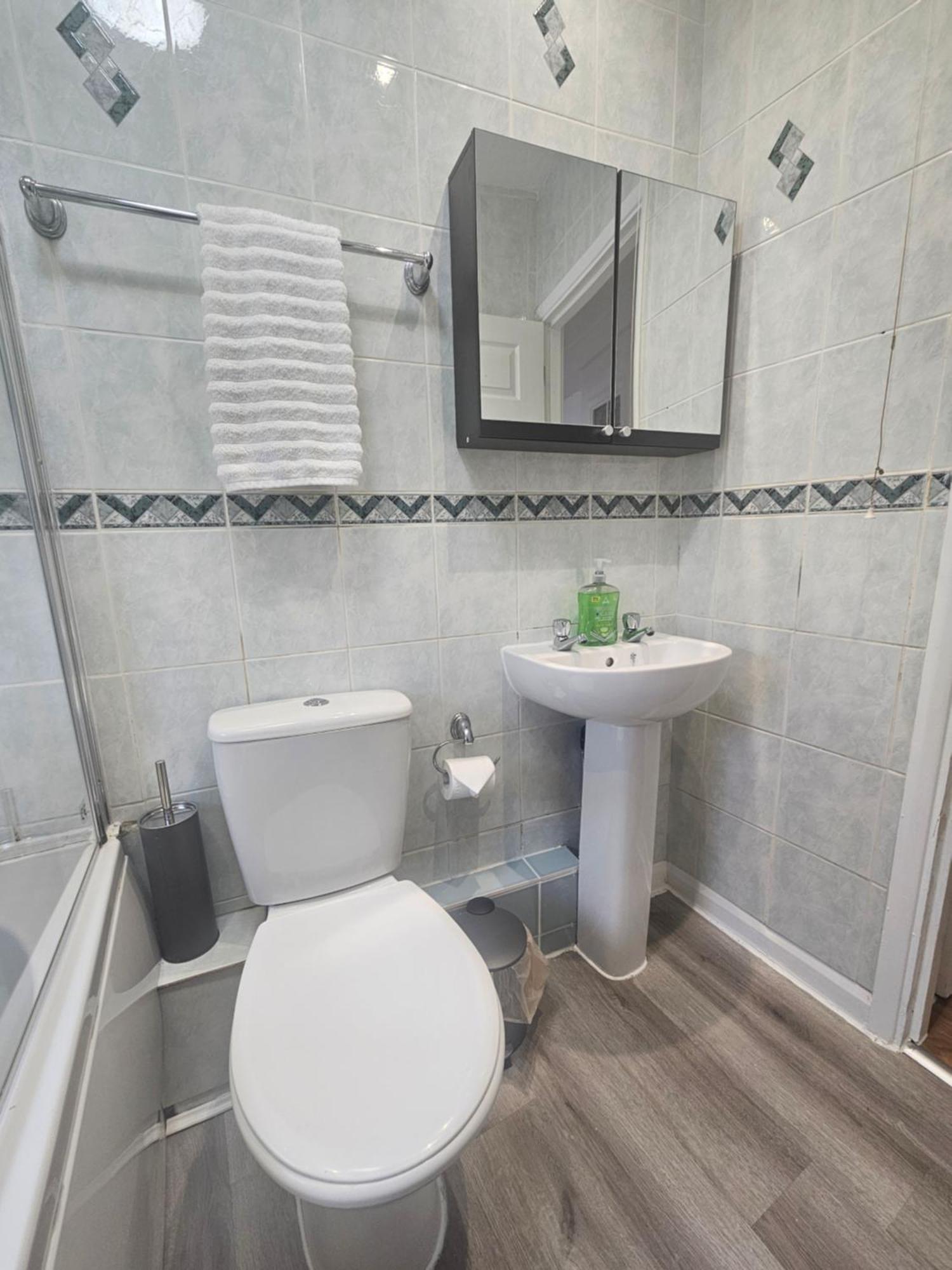 St Albans City Stays - Near Luton Airport - St Albans Abbey & City Train Station - Close To London- Harry Potter World - The Odyssey Cinema - Abbey Cathedral- Contractors I Business I Leisure- Sleeps Upto 6 People Ngoại thất bức ảnh